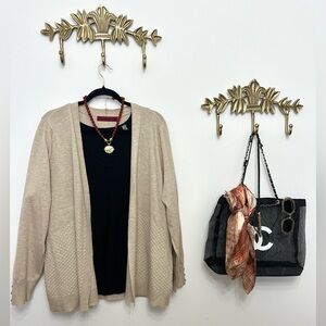 Light beige cardigan sweater Xl/ 1X ptp 25”